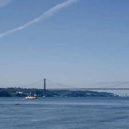 By The River - Lisbon Apartment