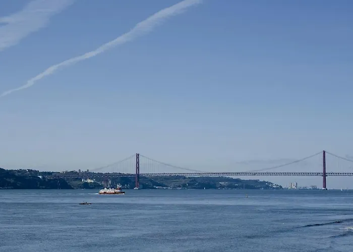 By The River - Lisbon Lejlighed