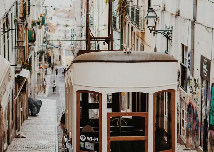 By The River - Lisbon Αλμάδα